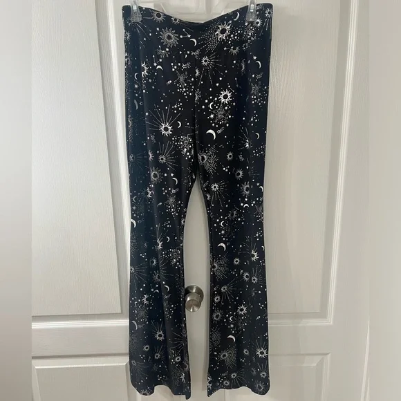 Black Galaxy Flare Leggings - Picture 2 of 6